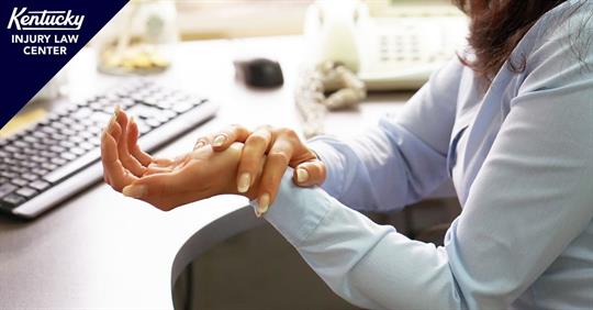 Woman with carpal tunnel